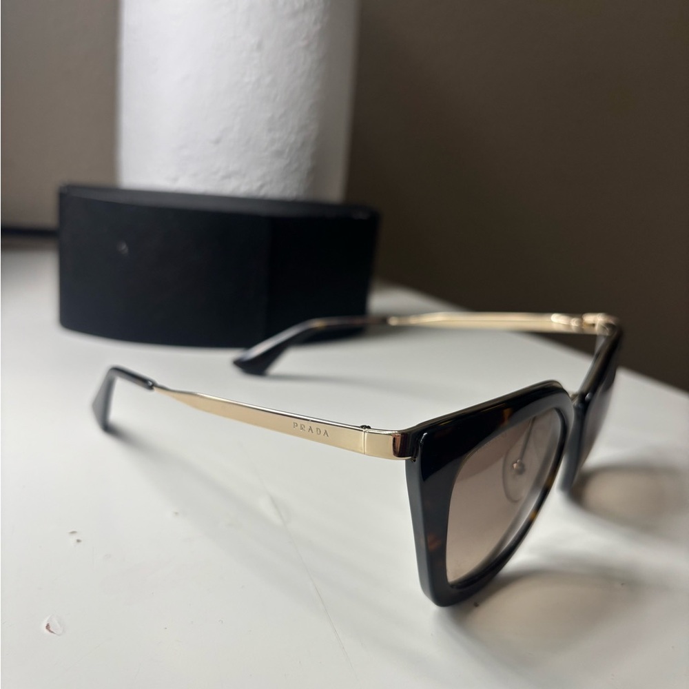 PRADA Tortoiseshell Cat-Eye Sunglasses - Brown Gradient Lenses - Picture 2 of 6